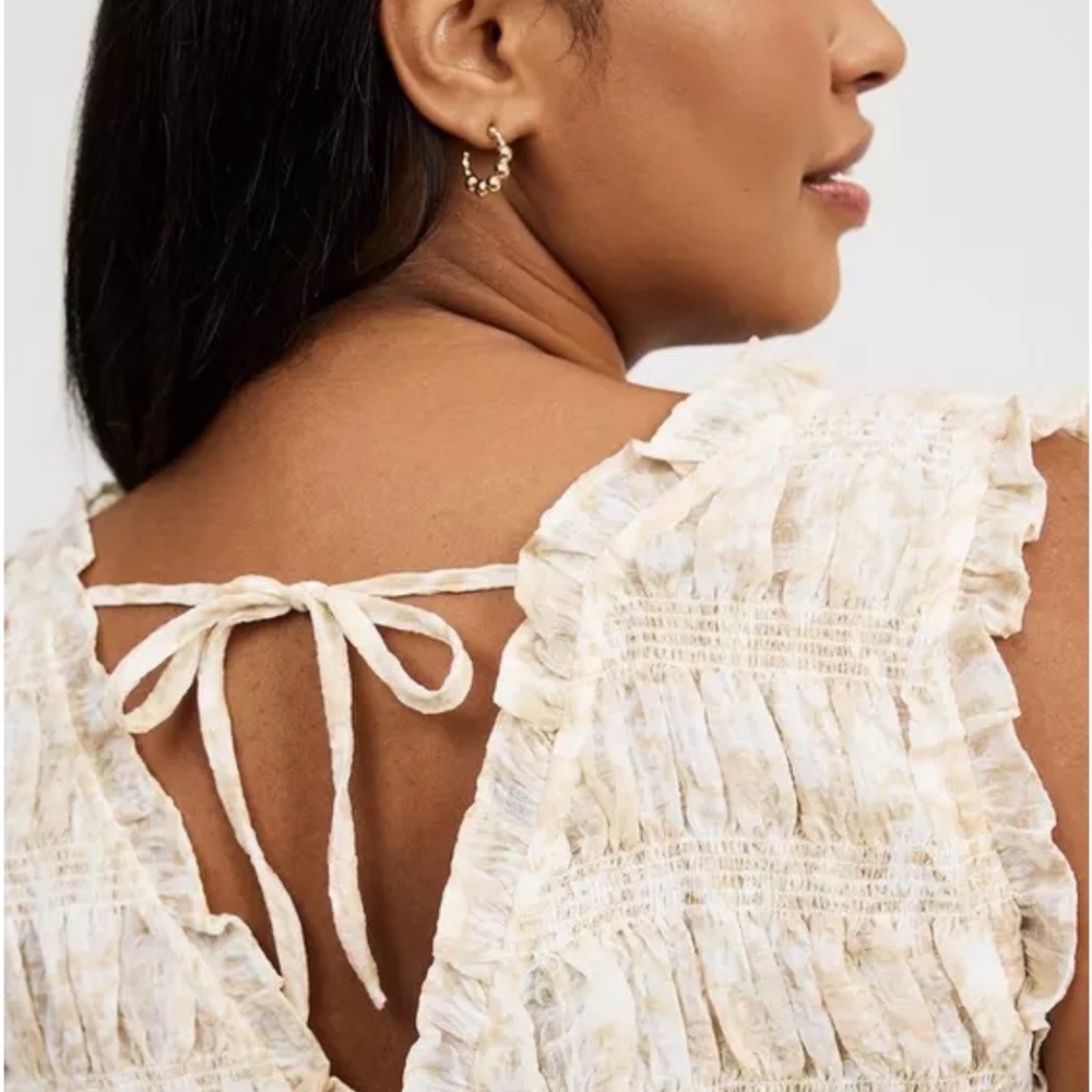 Torrid Sleeveless V-Neck Peplum Top in Cream size 1 - Picture 3 of 4